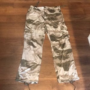 Lightweight Cabela’s hunting pants camo
